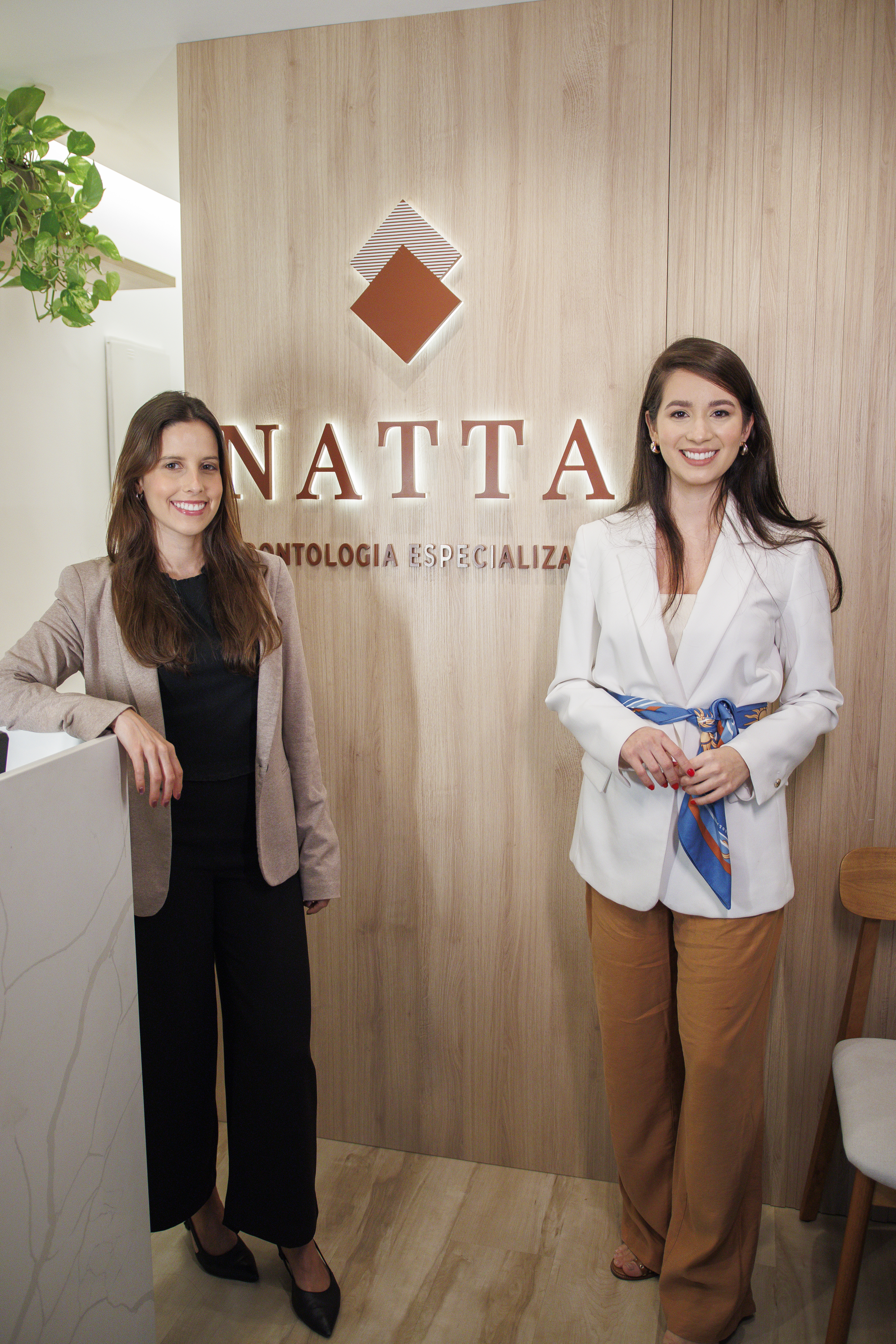 Equipe NATTA Odontologia na recepção da clínica em Ipanema